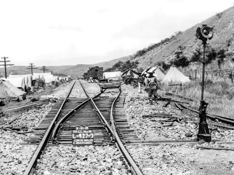 Campamento de vía en La Labor, San Luis Potosí, Línea “L” km 427-9, Chicalote a Tampico, 1929.