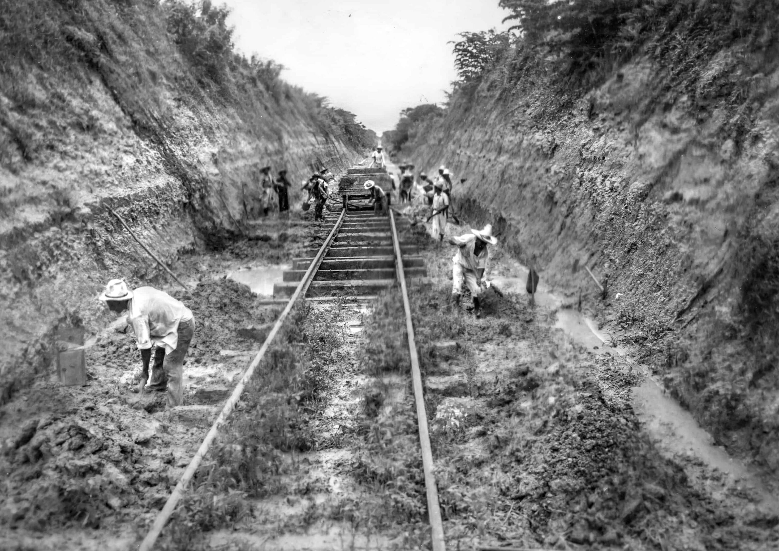 Corte de vía tendida en el km 323